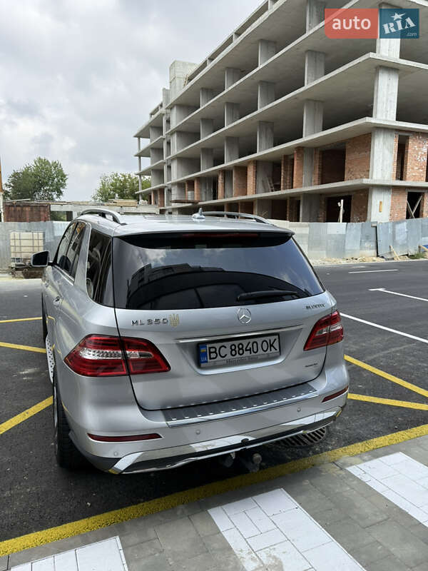 Внедорожник / Кроссовер Mercedes-Benz M-Class 2011 в Львове