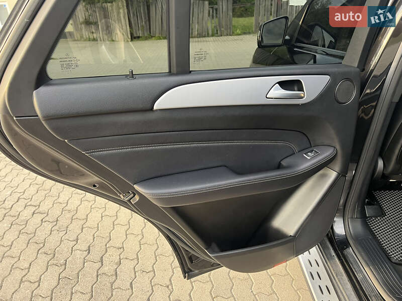 Внедорожник / Кроссовер Mercedes-Benz M-Class 2012 в Сваляве