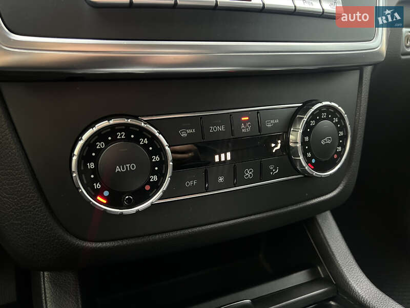 Внедорожник / Кроссовер Mercedes-Benz M-Class 2012 в Сваляве