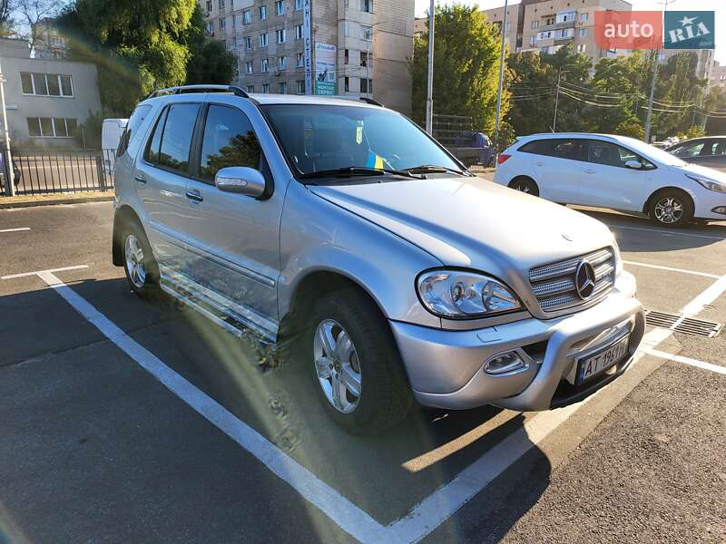 Mercedes-Benz M-Class 2004