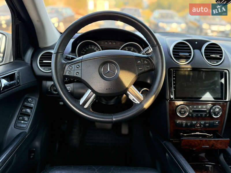 Внедорожник / Кроссовер Mercedes-Benz M-Class 2005 в Ровно