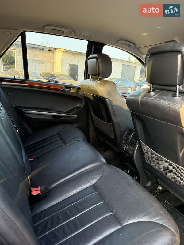 Внедорожник / Кроссовер Mercedes-Benz M-Class 2005 в Ровно