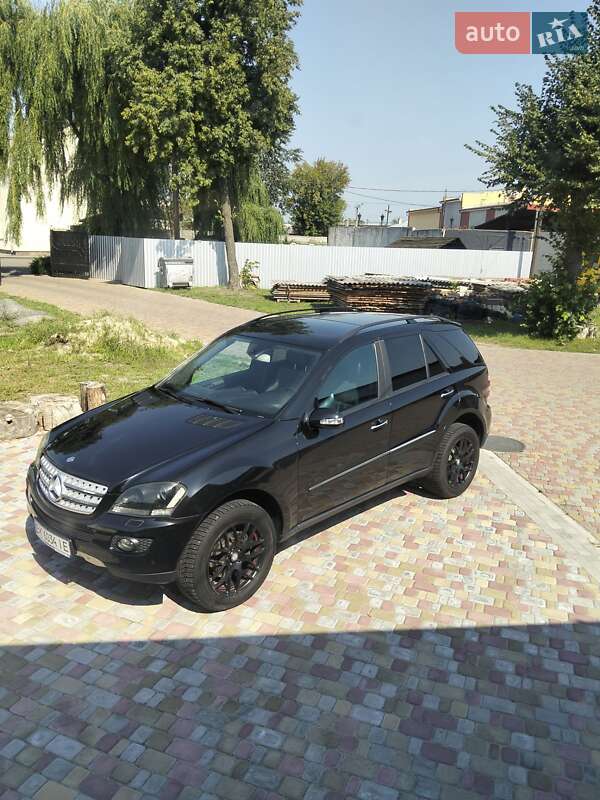 Внедорожник / Кроссовер Mercedes-Benz M-Class 2006 в Костополе