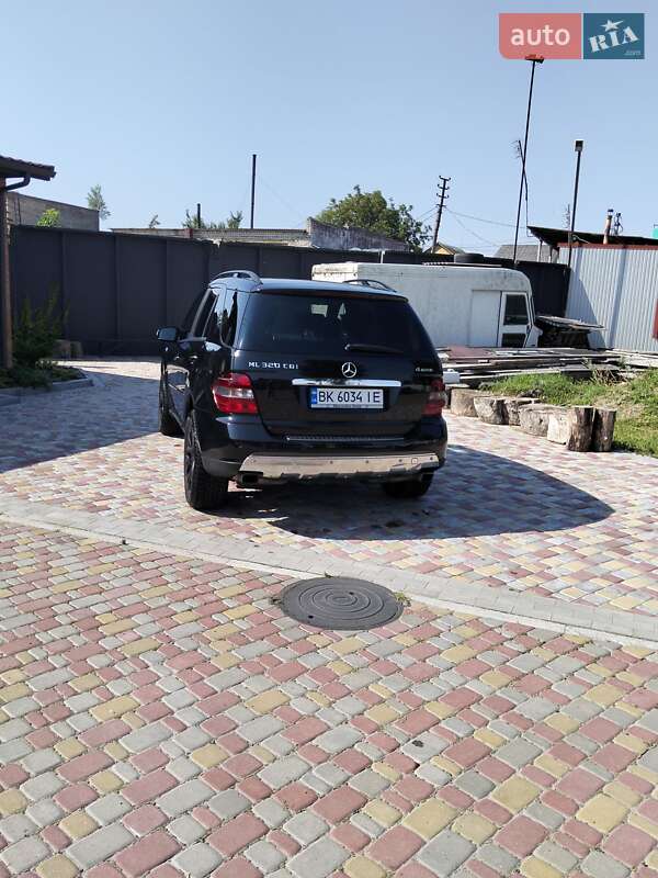 Внедорожник / Кроссовер Mercedes-Benz M-Class 2006 в Костополе