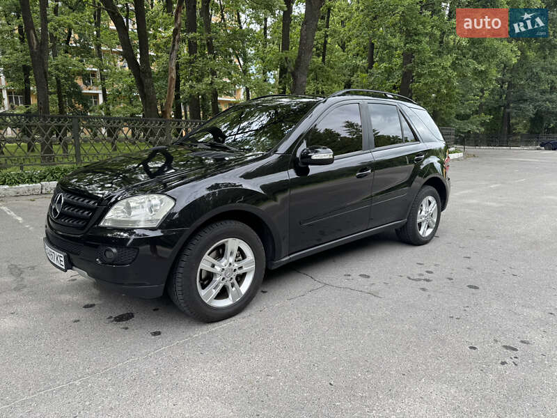 Внедорожник / Кроссовер Mercedes-Benz M-Class 2005 в Хмельнике