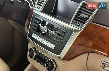 Позашляховик / Кросовер Mercedes-Benz M-Class 2013 в 