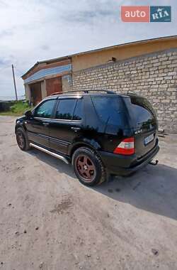 Внедорожник / Кроссовер Mercedes-Benz M-Class 2000 в 
