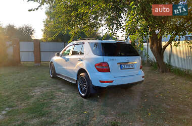 Позашляховик / Кросовер Mercedes-Benz M-Class 2010 в 