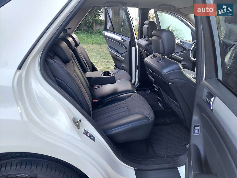 Внедорожник / Кроссовер Mercedes-Benz M-Class 2010 в Киеве