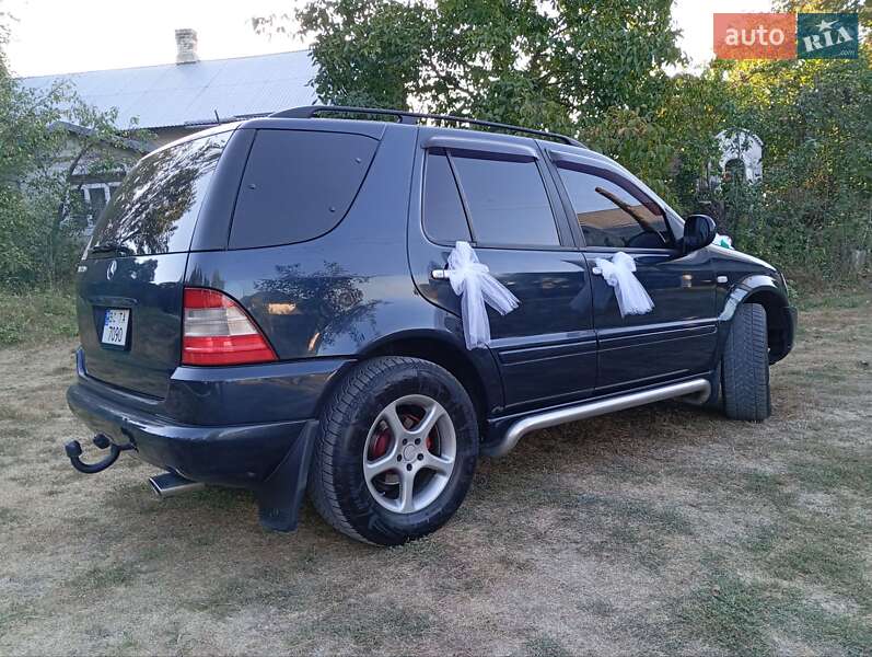 Позашляховик / Кросовер Mercedes-Benz M-Class 2001 в Стрию