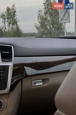 Внедорожник / Кроссовер Mercedes-Benz M-Class 2012 в 