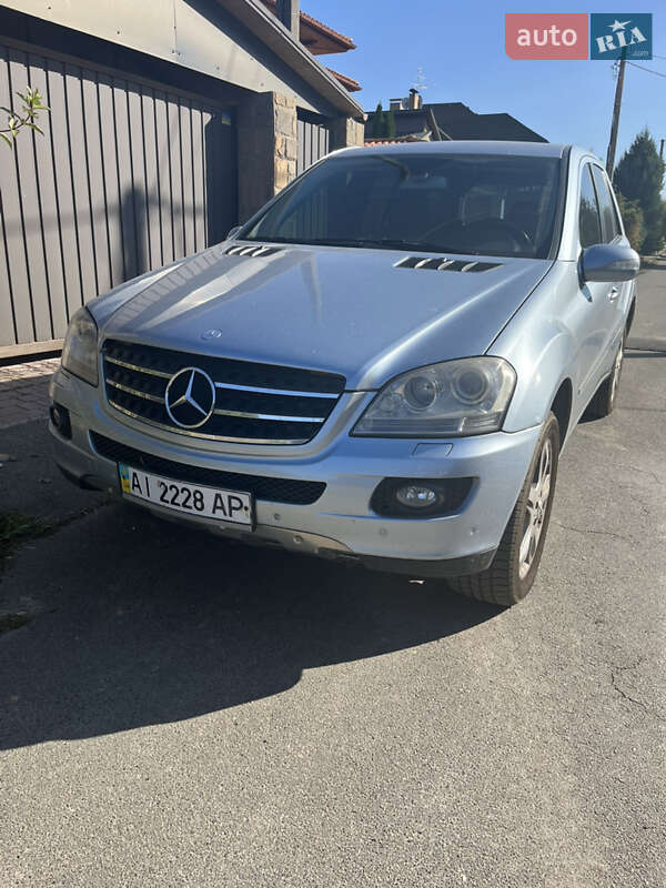 Позашляховик / Кросовер Mercedes-Benz M-Class 2006 в 