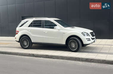 Внедорожник / Кроссовер Mercedes-Benz M-Class 2011 в Хороле