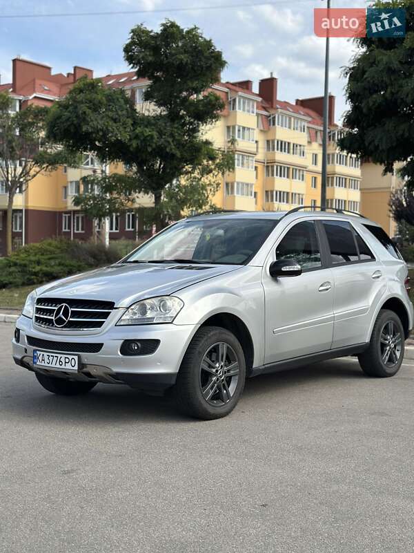 Mercedes-Benz M-Class 2005