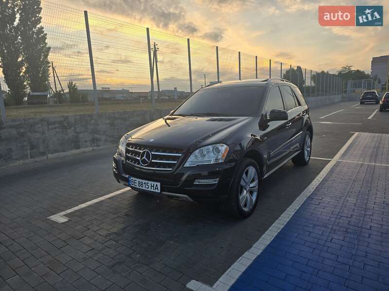 Позашляховик / Кросовер Mercedes-Benz M-Class 2010 в Первомайську