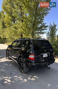 Позашляховик / Кросовер Mercedes-Benz M-Class 2000 в 