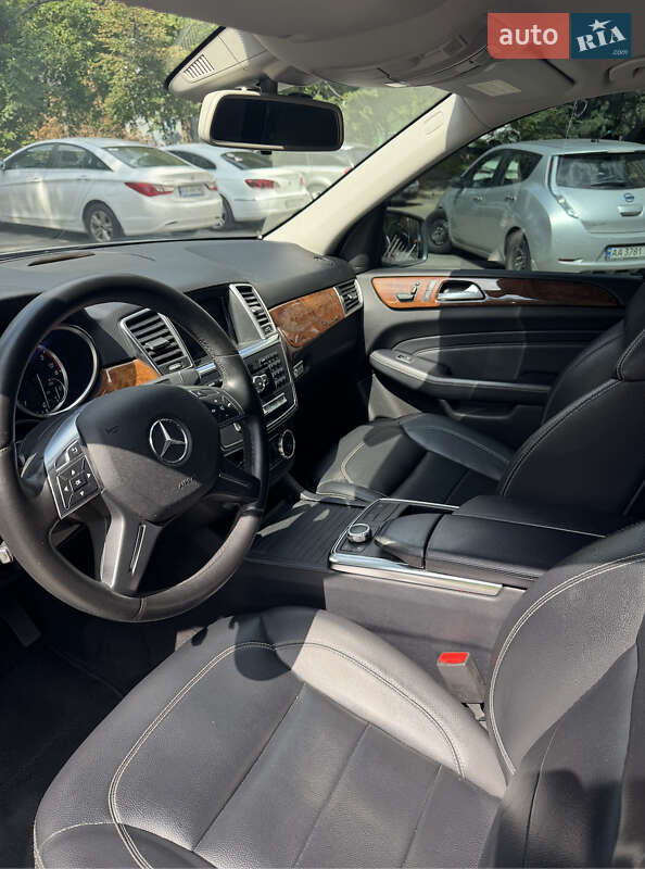 Внедорожник / Кроссовер Mercedes-Benz M-Class 2011 в Киеве