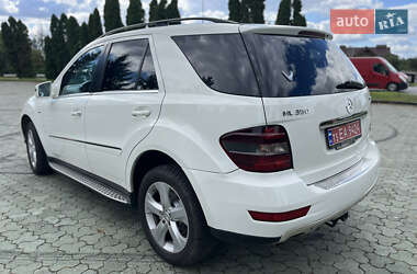 Позашляховик / Кросовер Mercedes-Benz M-Class 2011 в 