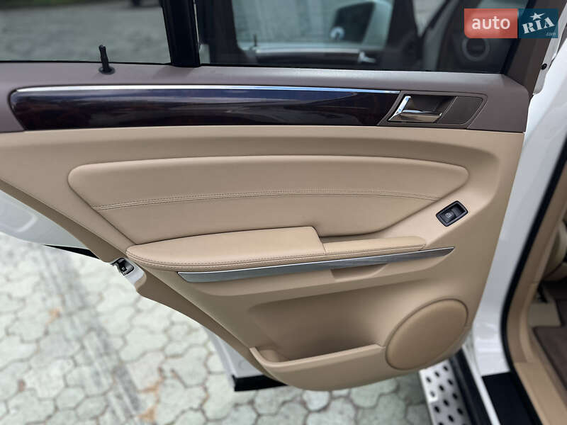 Внедорожник / Кроссовер Mercedes-Benz M-Class 2011 в Дубно
