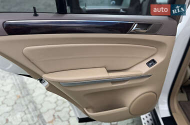 Позашляховик / Кросовер Mercedes-Benz M-Class 2011 в 