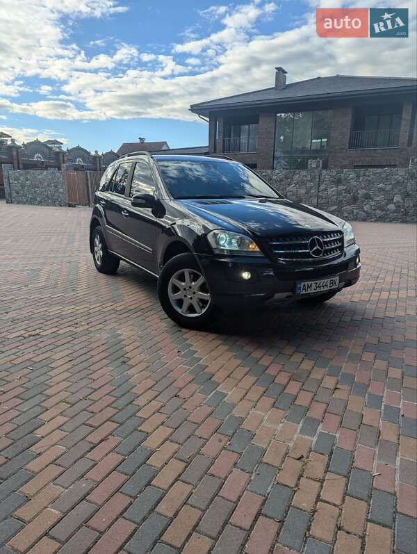 Внедорожник / Кроссовер Mercedes-Benz M-Class 2006 в 