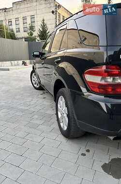 Внедорожник / Кроссовер Mercedes-Benz M-Class 2005 в 