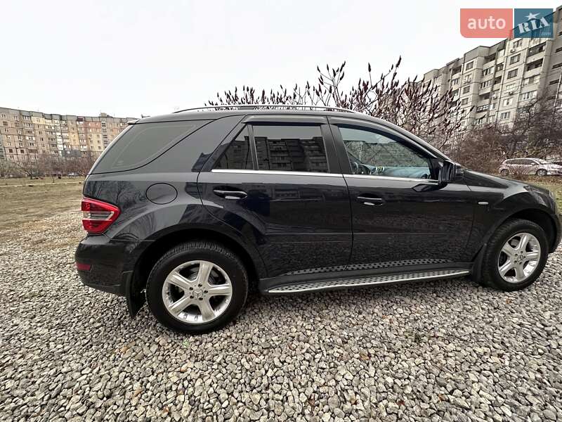 Позашляховик / Кросовер Mercedes-Benz M-Class 2010 в Кривому Розі