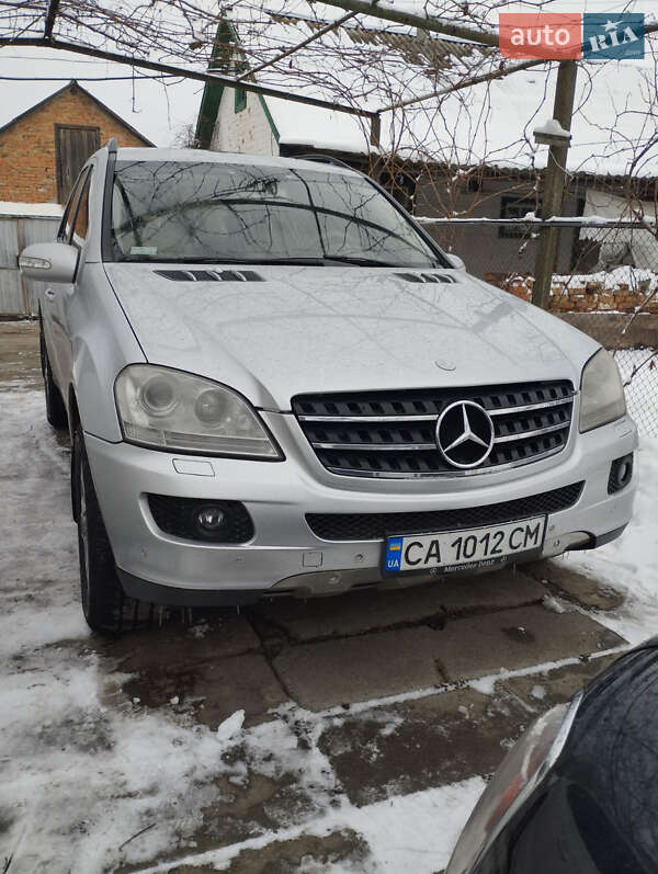 Внедорожник / Кроссовер Mercedes-Benz M-Class 2005 в 