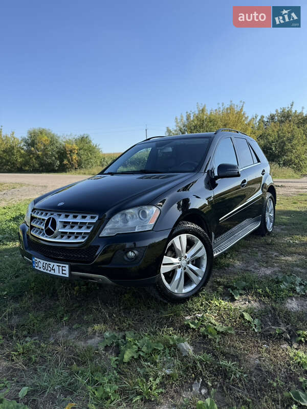 Mercedes-Benz M-Class 2011 Mercedes-Benz M-Class 2011