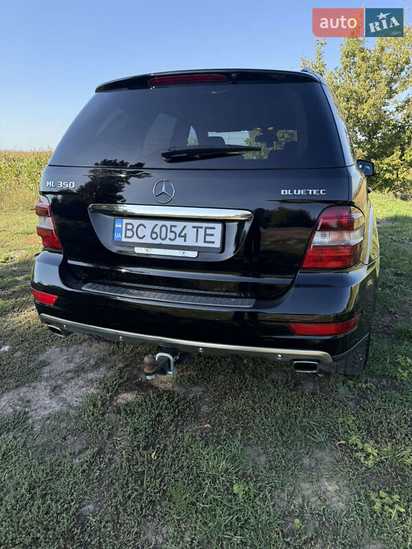 Внедорожник / Кроссовер Mercedes-Benz M-Class 2011 в Куликове