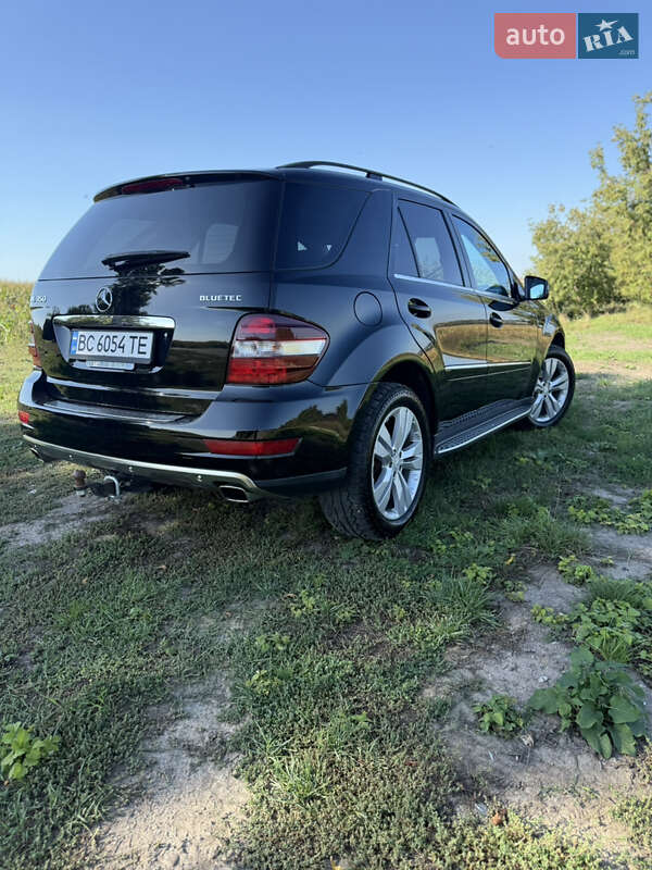 Внедорожник / Кроссовер Mercedes-Benz M-Class 2011 в Куликове