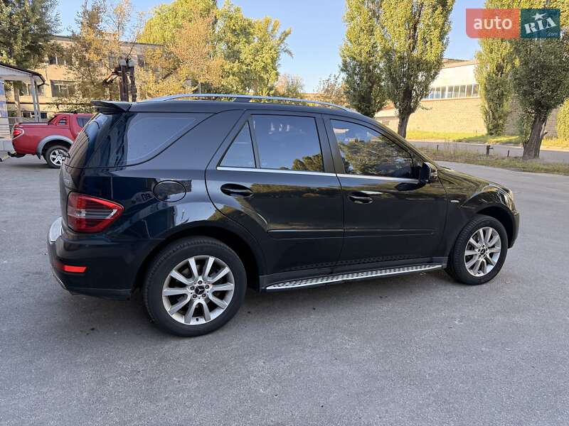 Позашляховик / Кросовер Mercedes-Benz M-Class 2011 в Києві