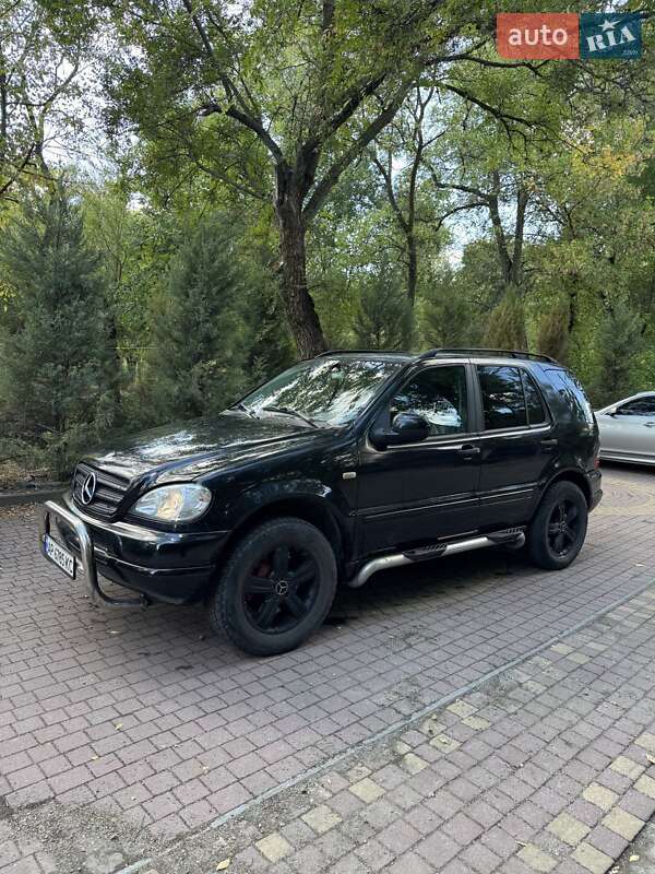 Позашляховик / Кросовер Mercedes-Benz M-Class 2000 в Запоріжжі