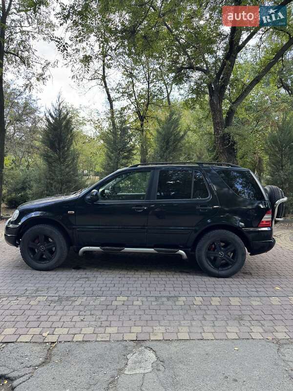 Позашляховик / Кросовер Mercedes-Benz M-Class 2000 в Запоріжжі