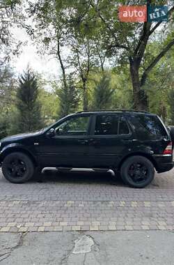 Внедорожник / Кроссовер Mercedes-Benz M-Class 2000 в 