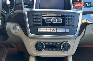 Позашляховик / Кросовер Mercedes-Benz M-Class 2013 в 