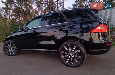 Позашляховик / Кросовер Mercedes-Benz M-Class 2014 в 