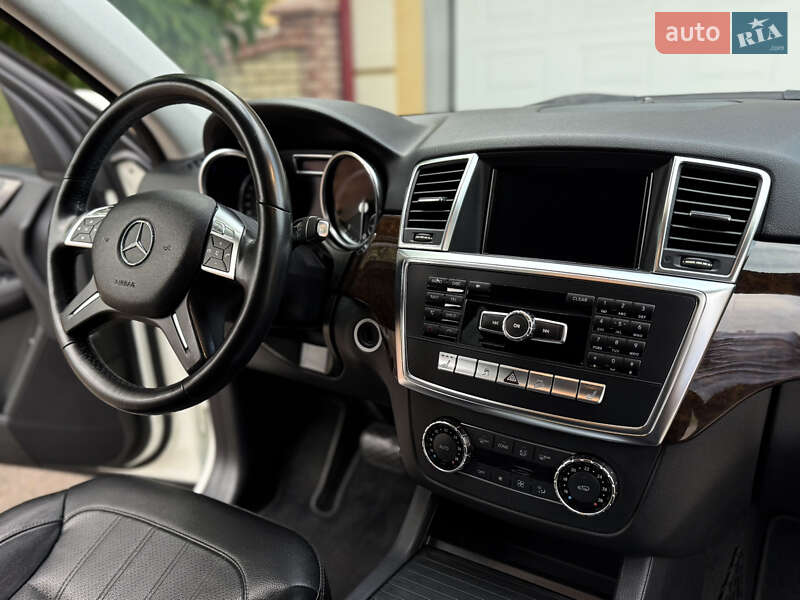 Внедорожник / Кроссовер Mercedes-Benz M-Class 2013 в Черновцах