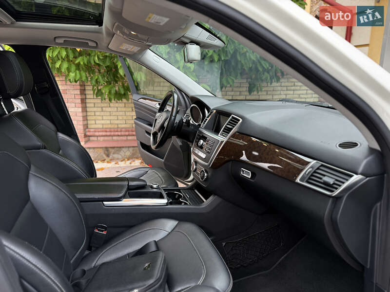 Внедорожник / Кроссовер Mercedes-Benz M-Class 2013 в Черновцах