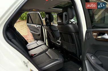 Позашляховик / Кросовер Mercedes-Benz M-Class 2013 в 