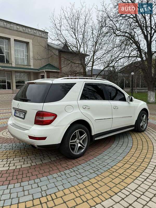 Позашляховик / Кросовер Mercedes-Benz M-Class 2009 в Одесі