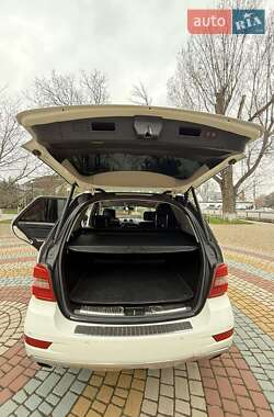 Внедорожник / Кроссовер Mercedes-Benz M-Class 2009 в 