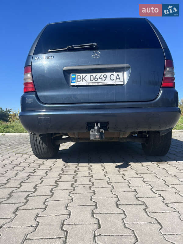 Позашляховик / Кросовер Mercedes-Benz M-Class 2001 в Івано-Франківську