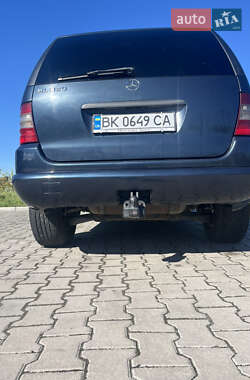 Внедорожник / Кроссовер Mercedes-Benz M-Class 2001 в 