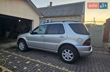 Внедорожник / Кроссовер Mercedes-Benz M-Class 2000 в 