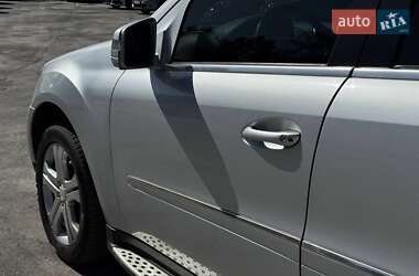 Внедорожник / Кроссовер Mercedes-Benz M-Class 2010 в 