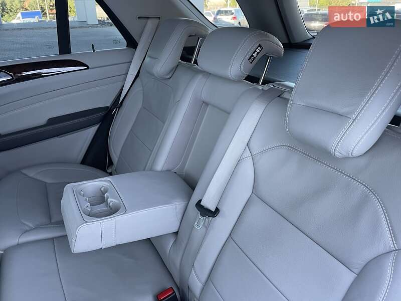 Позашляховик / Кросовер Mercedes-Benz M-Class 2013 в Луцьку