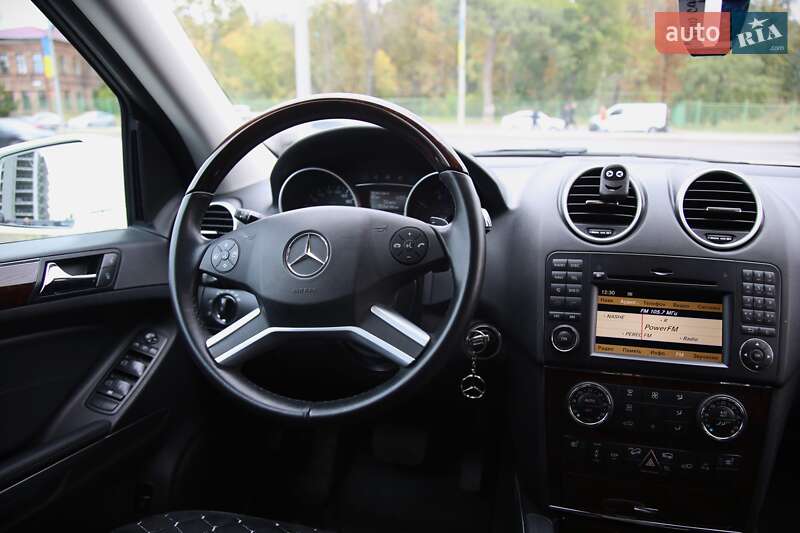 Внедорожник / Кроссовер Mercedes-Benz M-Class 2010 в Харькове