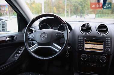 Внедорожник / Кроссовер Mercedes-Benz M-Class 2010 в 