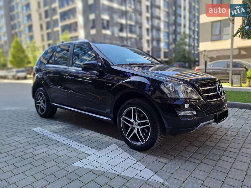 Позашляховик / Кросовер Mercedes-Benz M-Class 2011 в Івано-Франківську